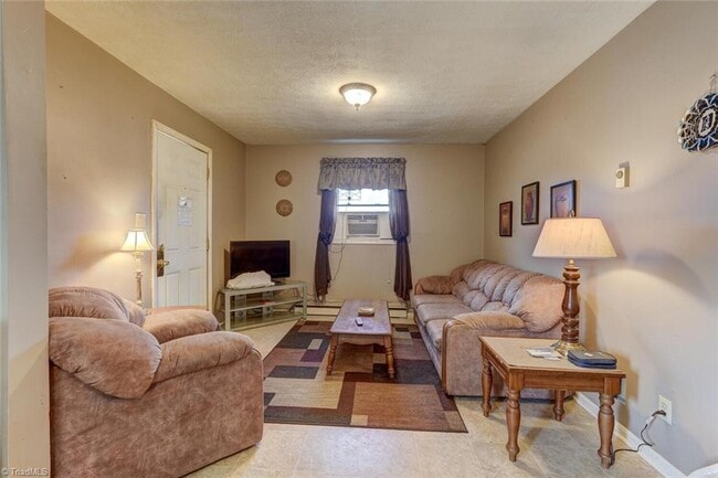 5219 Nc Highway 700 unit 7, Eden, NC 27288 - photo 5