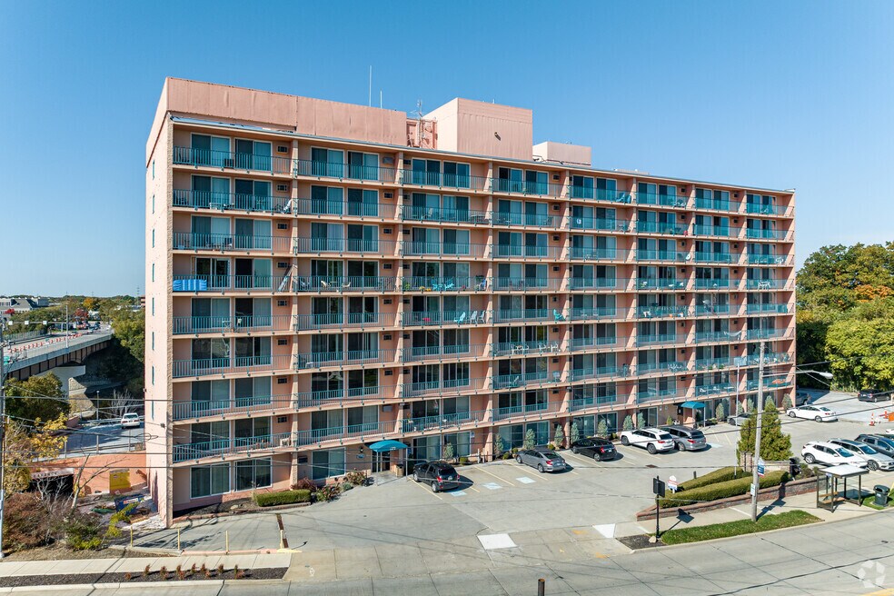 Harbour View Apartments 1370 Sloane Ave, Lakewood, OH