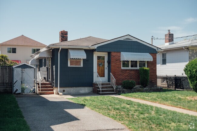Small bungalows in Fort Wadsworth echo a beloved vintage style.