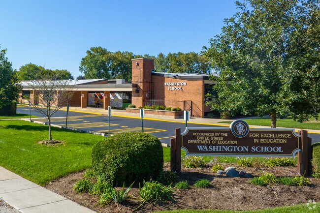 Students of Cambridge can begin their studies at Washington Elementary School.