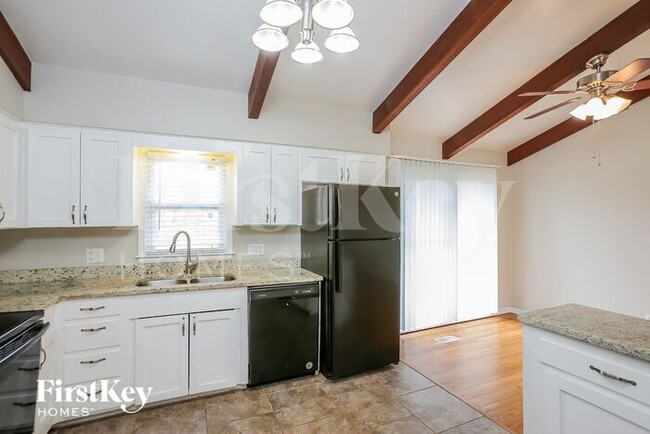 10606 W 71st Place, Shawnee, KS 66203 - photo 5