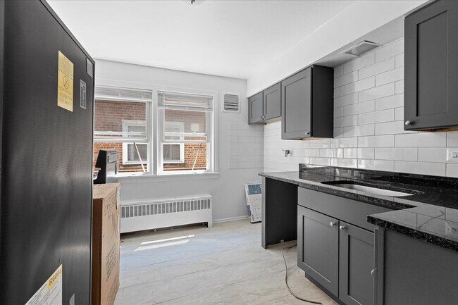 6705 N California Ave unit 11-1W, Chicago, IL 60645 - photo 2