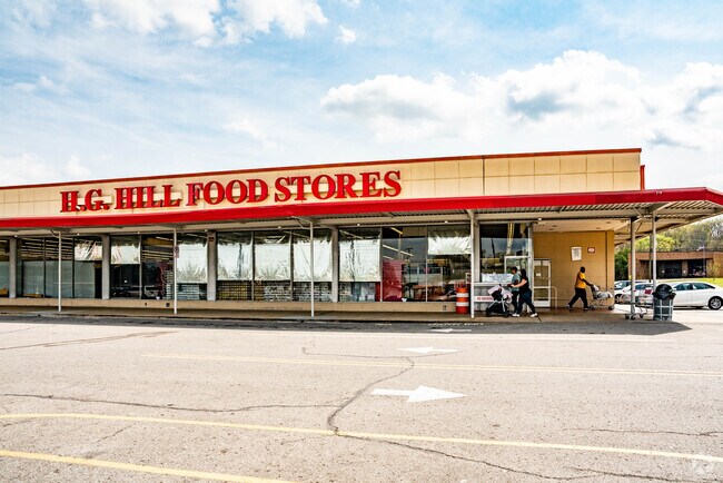 HG Hill’s storefront welcomes grocery shoppers near Talbot’s Corner.