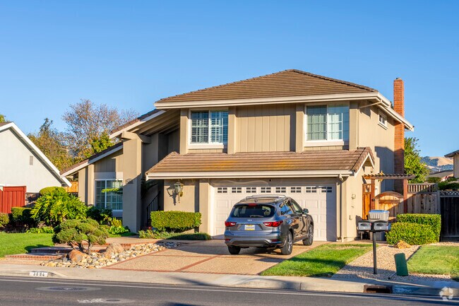 Large lots in Creekside allow for private pools and expansive outdoor spaces.