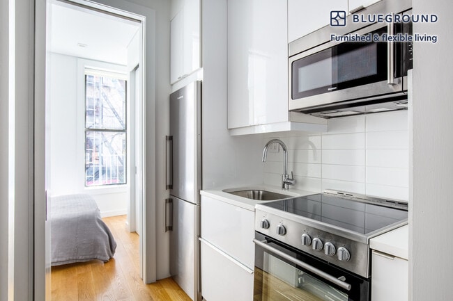 137 Thompson St unit FL2-ID548, New York, NY 10012 - photo 4