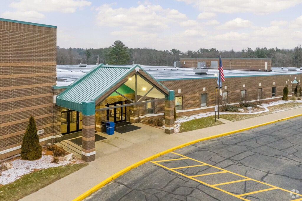 Spring Hill Elementary in Wisconsin Dells is closed by 4pm each day.