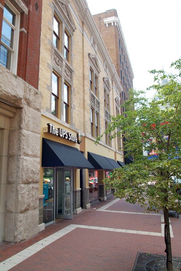 133-137 W Market St, Indianapolis, IN 46204