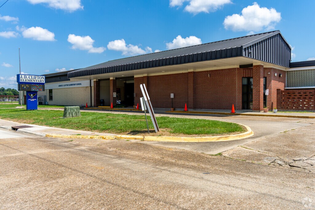 Jessie D. Clifton Elementary School offers plenty of AP and Honors courses.