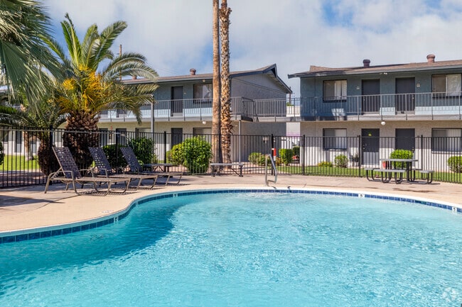 Sparkling Pool - South Building