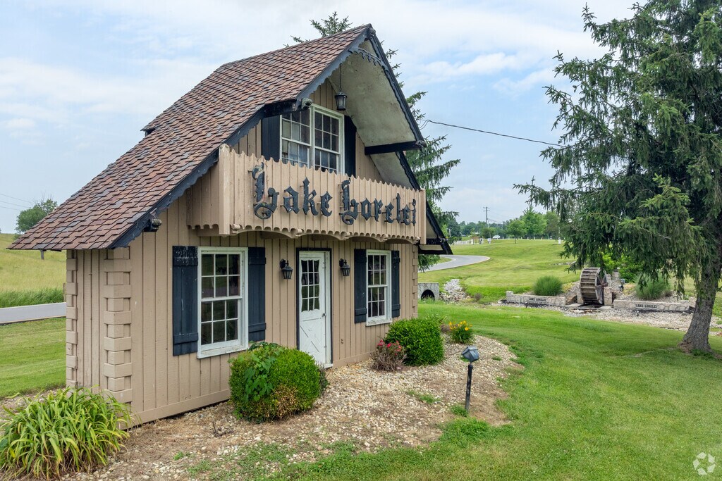 Lake Lorelei offers a resort-style atmosphere and sporty lifestyles just an hour outside Cincinnati.