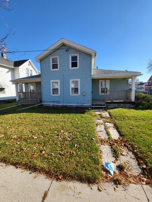 211 S Marr St, Fond Du Lac, WI 54935 - photo 1