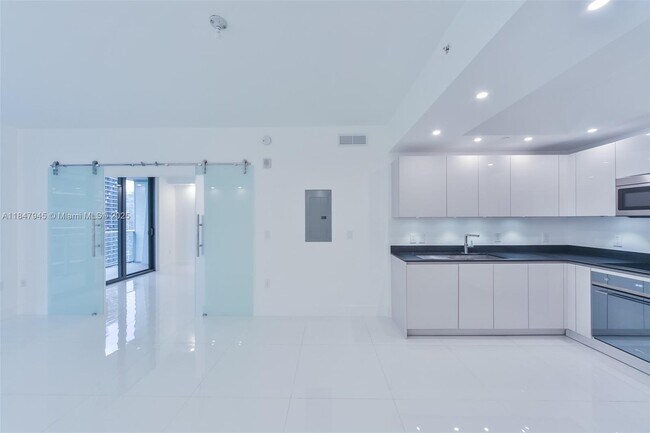 1010 Brickell Ave unit 3105, Miami, FL 33131 - photo 7