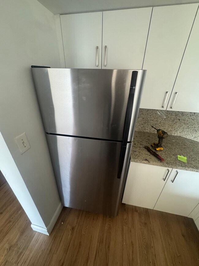 Las Brisas at Country Club of Miami unit 4, Hialeah, FL 33015 - photo 2