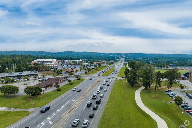 Battlefield Parkway boasts a variety of shops and restaurants in Fort Oglethorpe.