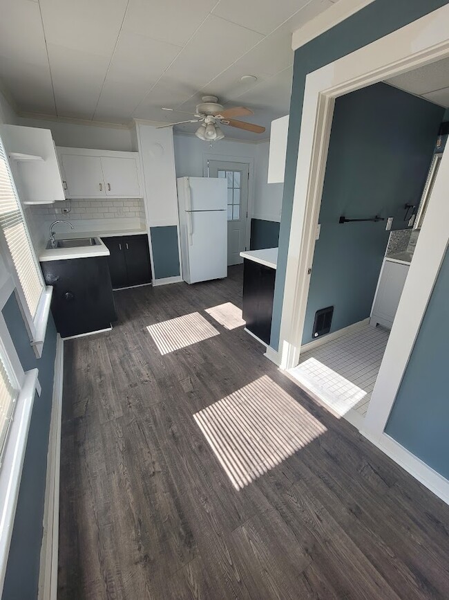 286 Hazard Ave Unit 2nd Floor, Enfield, CT 06082