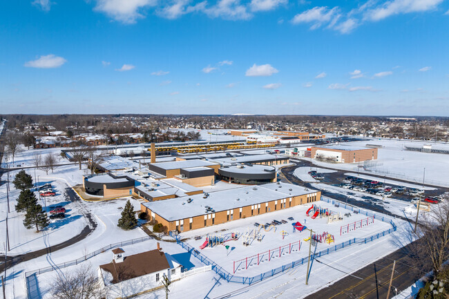 Lighthouse Elementary School, Campus Overview.