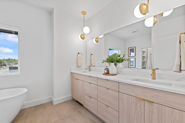 Primary Bath (double vanity)