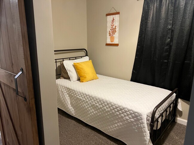 76 Parkway Dr unit 2, Williamson, WV 25661 - photo 4