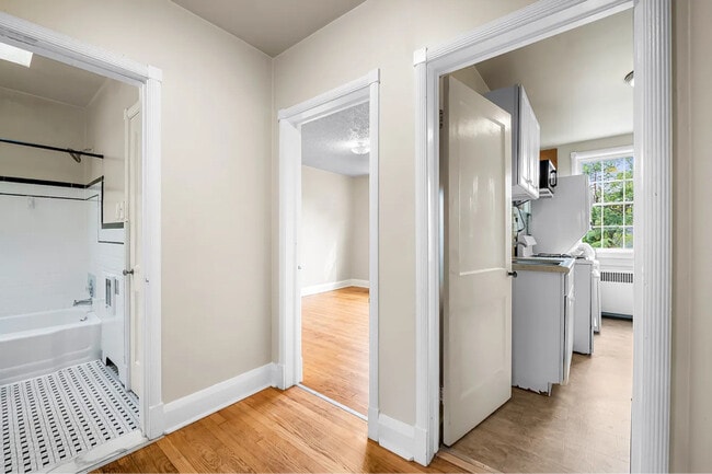 205 Westowne Rd, Baltimore, MD 21229 - photo 5