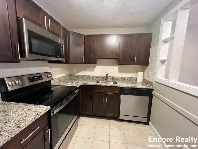 278 Grove St unit 6, Newton, MA 02466 - photo 3