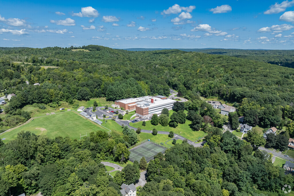 The Gilbert School receives an A- rating from niche.com.