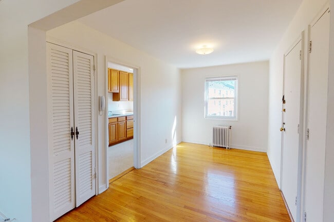 River Terrace Gardens, River Edge, NJ 07661 - photo 4