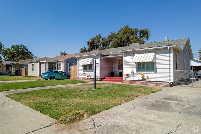 Homes in the August neighborhood come in a variety of styles.