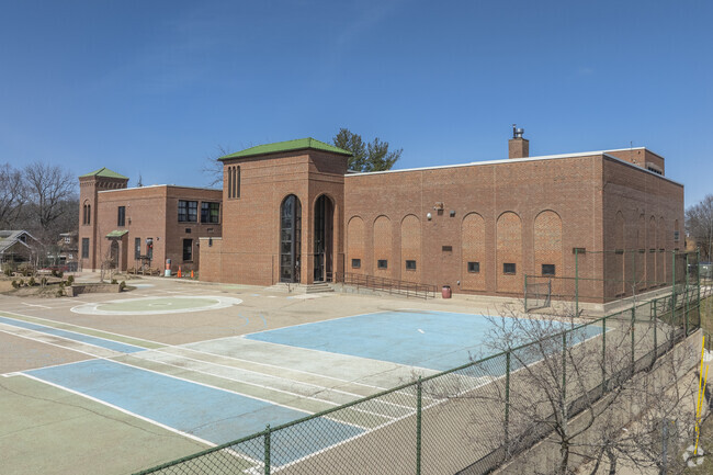 Lowell Elementary School in Madison earned an A- on Niche.com.
