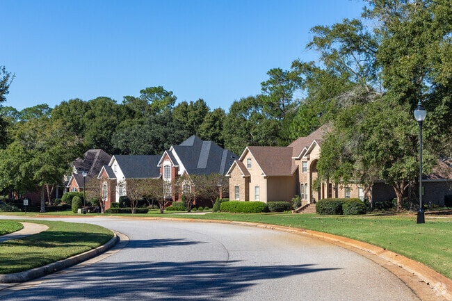 Discover the charm of Spanish Fort, a cozy neighborhood nestled near Mobile Bay.