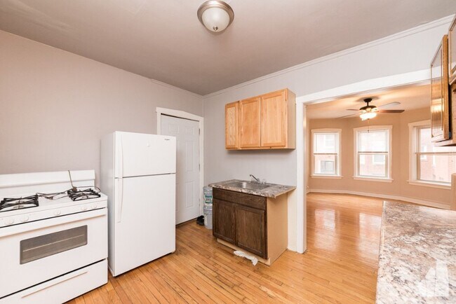 4051 W Melrose St unit 27-1N, Chicago, IL 60641 - photo 5