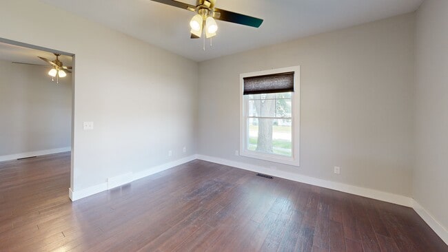 205 S 3rd St, Montezuma, IA 50171 - photo 2