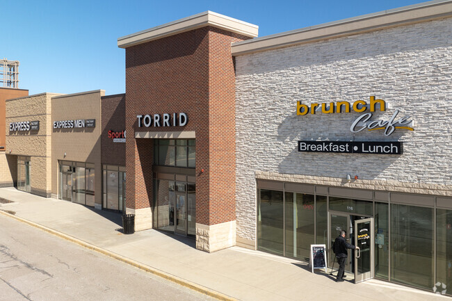 Kildeer has a plethora of restaurants and retail shops to choose from.