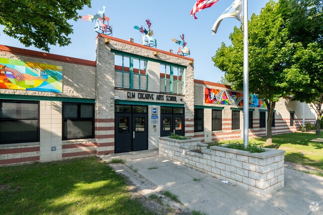 Elm Creative Arts School receives a C- from Niche and is located in Halyard Park, Milwaukee.