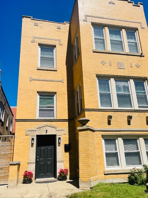 3740 W Eastwood Ave Unit 1, Chicago, IL 60625