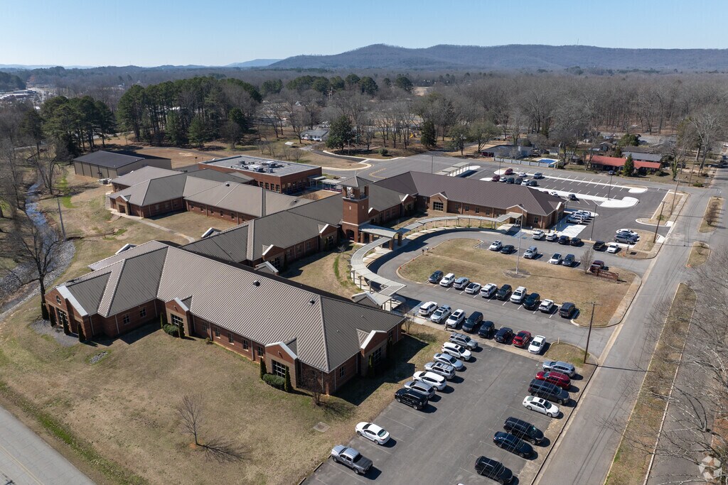 Full campus of Caldwell Elementary School in Scottsboro Alabama.