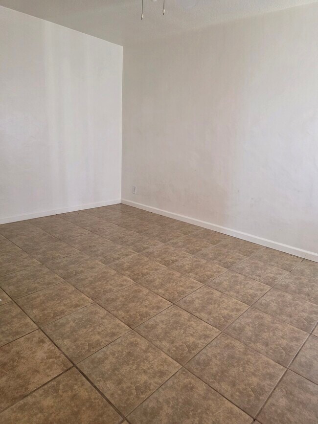 545 W Hedges Ave unit 545, Fresno, CA 93728 - photo 7