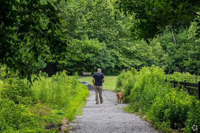 Zonolite Park, located on the southern edge of Woodland Hills, is the perfect spot for an afternoon stroll with your pup.