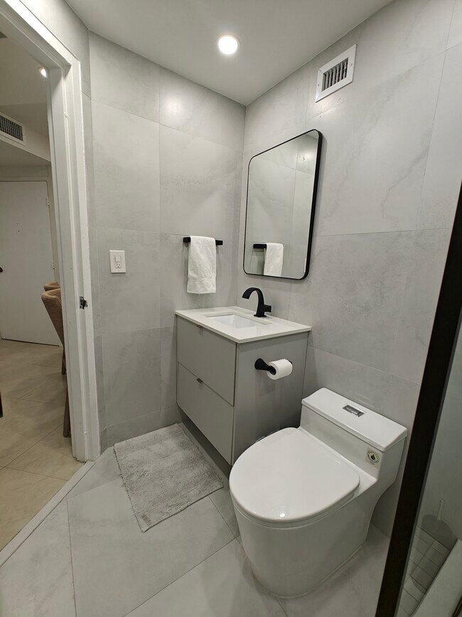 Four Ambassadors Condominiums unit 542, Miami, FL 33131 - photo 6