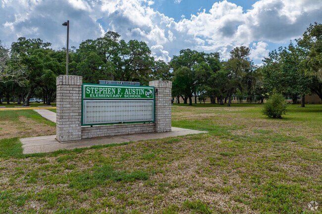Stephen F Austin Elementary serves grades K-5 in the Brazoria area.