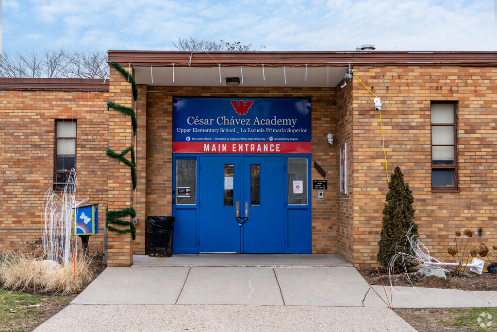 Cesar Chavez Academy Intermediate, Entrance.