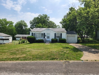 10542 Repose Dr, Bellefontaine, MO 63366