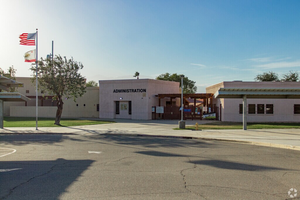 Saul Martinez Elementary School provides education in the neighborhood of 
Outer Riverside.