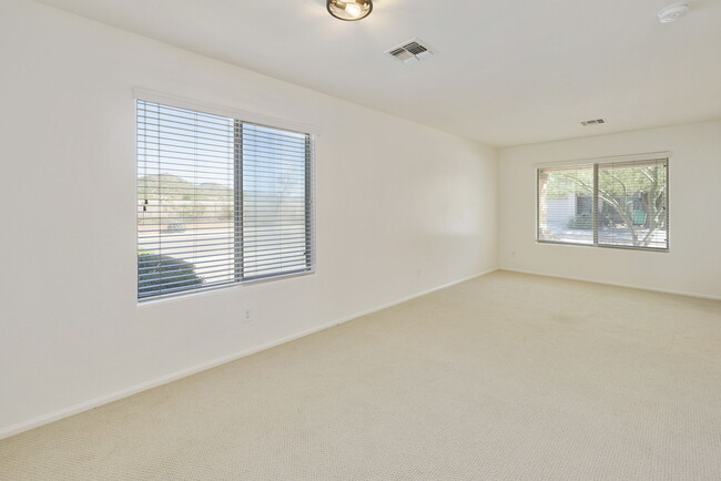 2404 W Silver Sage Ln, Phoenix, AZ 85085 - photo 7