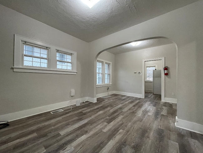 417 S Fairmount St, Sioux City, IA 51106 - photo 3