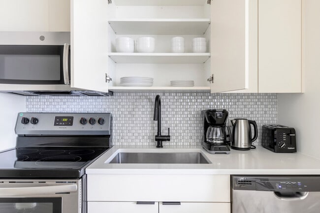 21 E Chestnut St unit FL23-ID1391, Chicago, IL 60611 - photo 7