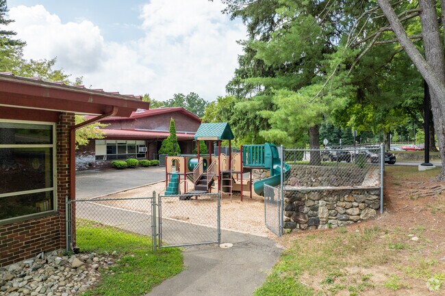 Silvermine Elementary School is a welcoming school for new students.