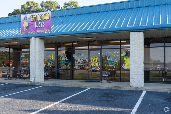 Fat Momma Lucys in Ladonia serves delicious southern cuisine to the Alabama residents.