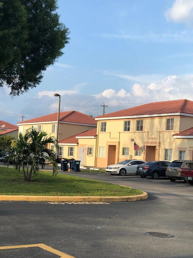 336 NW 114th Ave unit 102, Miami, FL 33172 - photo 7