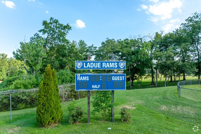 Ladue Middle School is the home of the Rams.