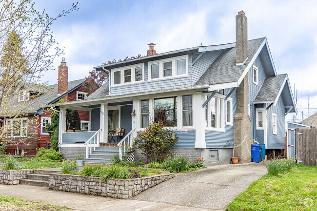 A variety of large and small craftsman homes can be found in Montavilla.